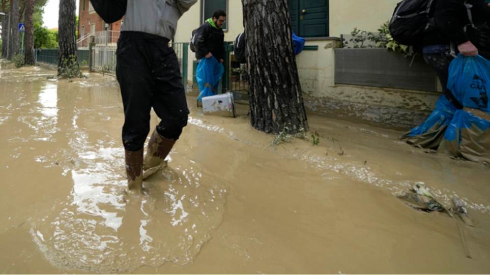 italia_plimires_AP_Photo_Luca_Bruno