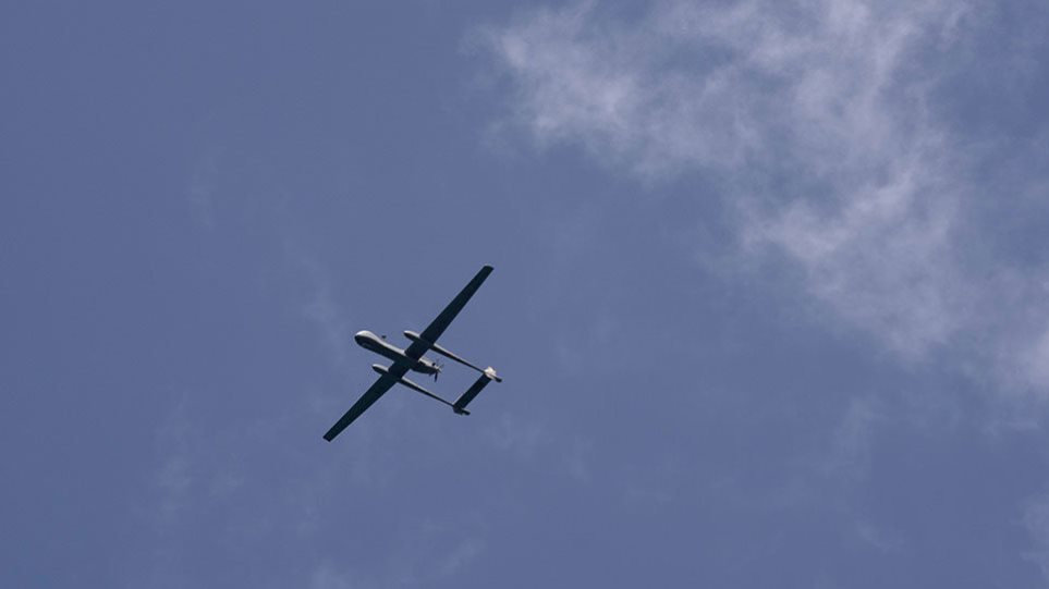 Stratiotiko_UAV_Drone_Mi_Epandromeno_aeroplano