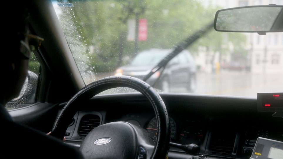 car-wheel-rain-driving-taxi-cab-426104-pxhere_com